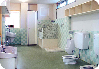 ２階保育室内　トイレ